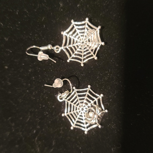 Spiderweb trio bundle - dangle earrings, bracelet and purse charm keyring NWT - Picture 6 of 9